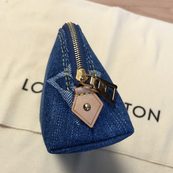 LIKE NEW 🌸🌸 RARE 🌸🌸 Louis Vuitton Denim Pouch - Picture 3 of 14